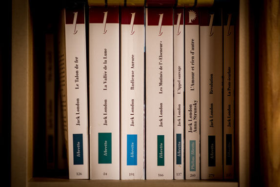 Dans le bureau d'Alejandro Jodorowsky : les livres de Jack London © Yann Vidal