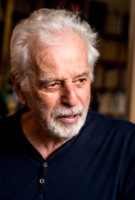 Dans le bureau d'Alejandro Jodorowsky : Portrait © Yann Vidal