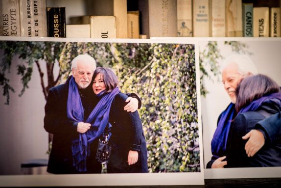 Dans le bureau d'Alejandro Jodorowsky : Photo du couple Alejandro Jodorowsky et Pascale Montandon-Jodorowsky © Yann Vidal