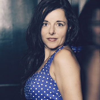 Rencontre avec Laure Calamy, actrice. Portrait © Laurent Koffel