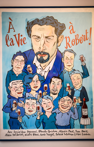 Dans le bureau de Robert Guédiguian : affiche à la vie, à robert © Yann Vidal.