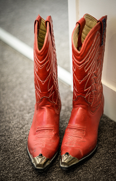 Dans le bureau de Robert Guédiguian : bottes © Yann Vidal.