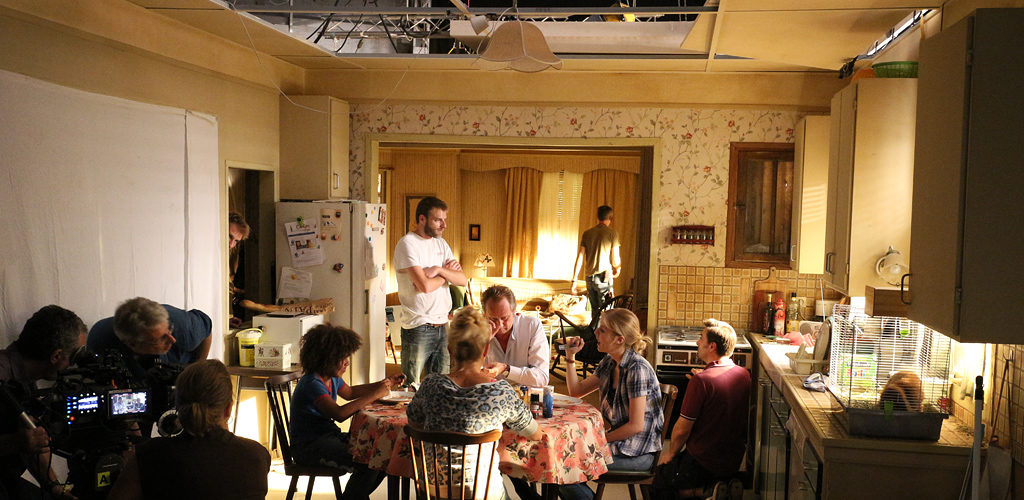 Sur le tournage du film Une famille à louer de Jean-Pierre Améris avec Benoît Poelvoorde et Virgine Efira.