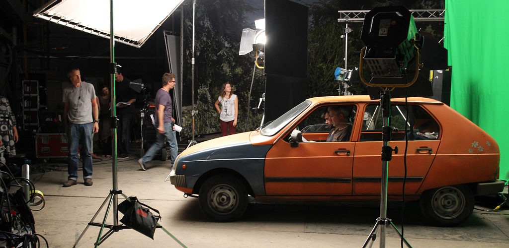 Sur le tournage du film Une famille à louer de Jean-Pierre Améris avec Benoît Poelvoorde et Virgine Efira.