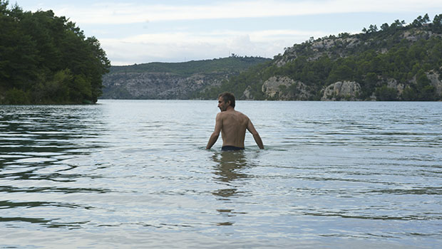 Vincent n'a pas d'écailles Thomas Salvador Vimala Pons Film Scène Lac Super-Héros