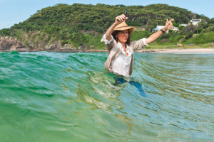 Anne Fontaine portrait dans une vague