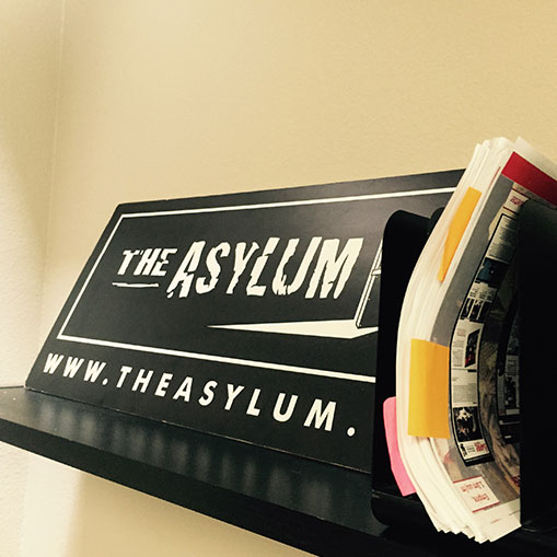 Inside the Asylum : visite du département des ventes.