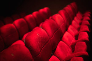 Cinéma le Club de l’Etoile sièges de cinéma rouge